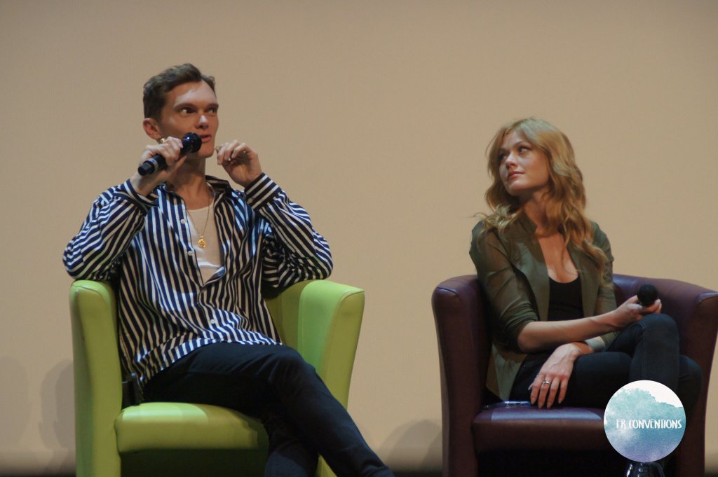 Luke Baines et Katherine McNamara partagent leurs meilleurs souvenirs en convention