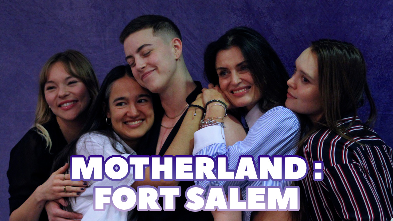 Le cast de Motherland : Fort Salem réuni à Paris