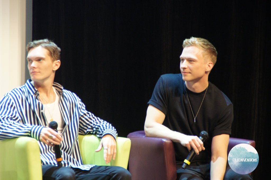 Luke Baines et Will Tudor sur scène lors de la THOS4