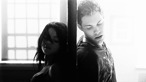 Selena Gomez et Drew Seeley
dans le film Comme Cendrillon 2