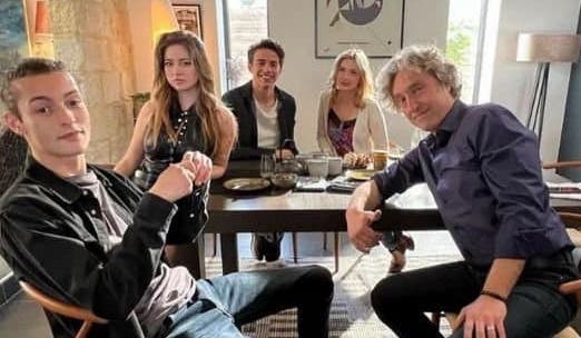 La famille Teyssier est au cœur des intrigues de la série Ici Tout Commence
