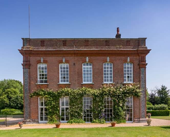 Gaddesden Home Farm a été l'un des lieux de tournage de la saison 4 de la série You