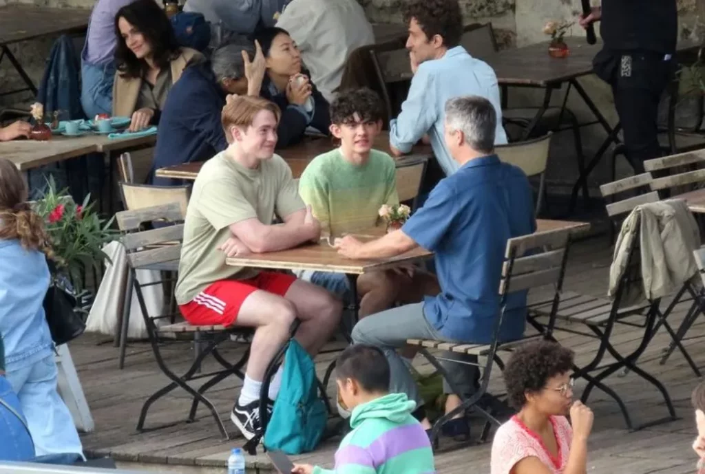 Kit Connor et Joe Locke se sont rendus à Paris pour le tournage de la saison 2 de Heartstopper