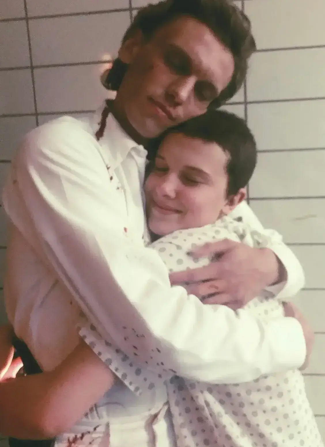 Jamie Campbell Bower évoque sa relation avec Millie Bobby Brown
