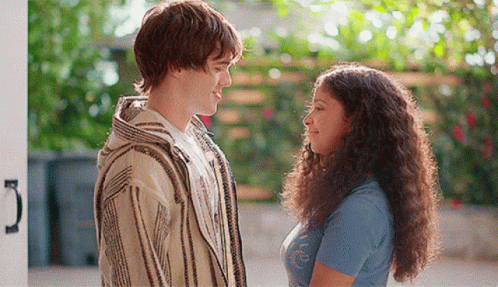 Charlie Gillespie et Madison Reyes forment le duo 'Juke' 
dans Julie and the Phantoms