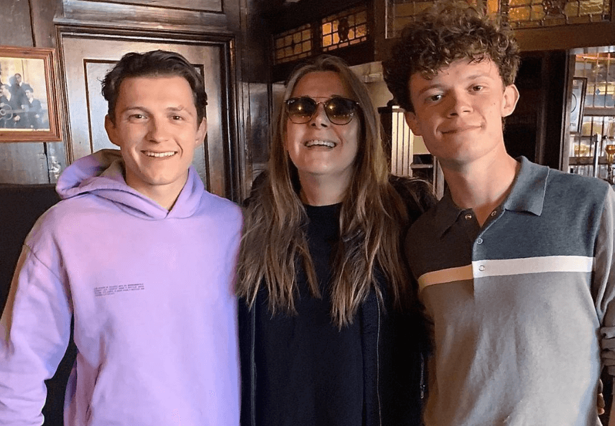 Tom Holland et Lindsay Duncan ont joué dans le court-métrage Last Call réalisé par Harry Holland