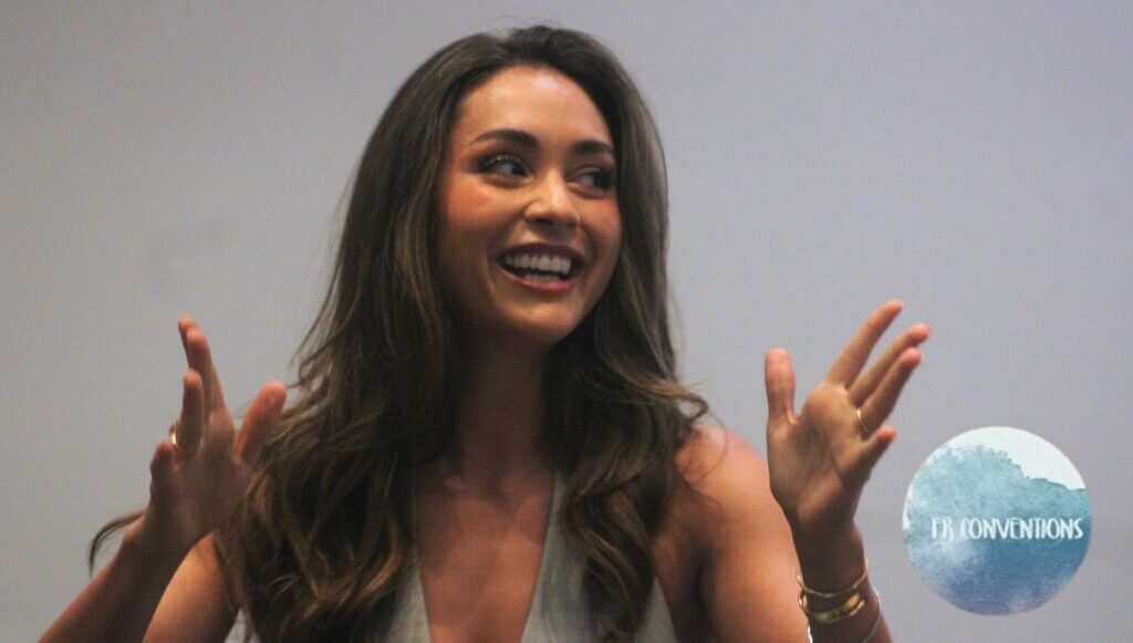 Lindsey Morgan (The 100) rejoindra Ryan Kelley (Teen Wolf) à Paris lors d'une convention organisée par Reunited Events.