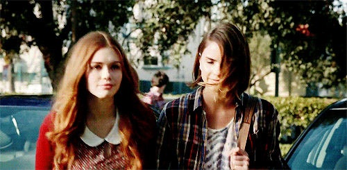 Holland Roden (Lydia Martin), rejoint Shelley Hennig (Malia Tate) pour la Wolfies in Paris : the Reunion de Reunited Events