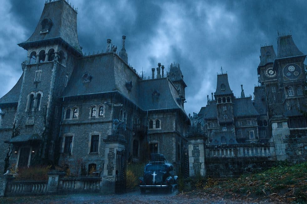 Le tournage de la série Mercredi a eu lieu, non pas aux États-Unis, mais en Roumanie !