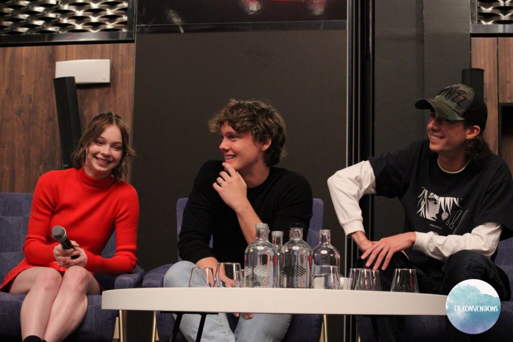 Le cast de Mercredi a mentionné Jenna Ortega lors de la convention Dream It Fest Paris