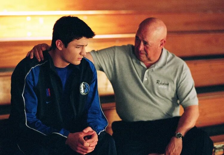 Les frères scott personnages Nathan Scott et Coach Whitey